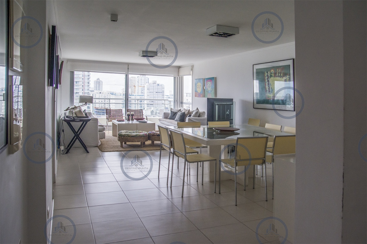 Apartamento ID.3316 - Apartamento de 3 dormitorios + dependencia , en brava , Punta del Este 