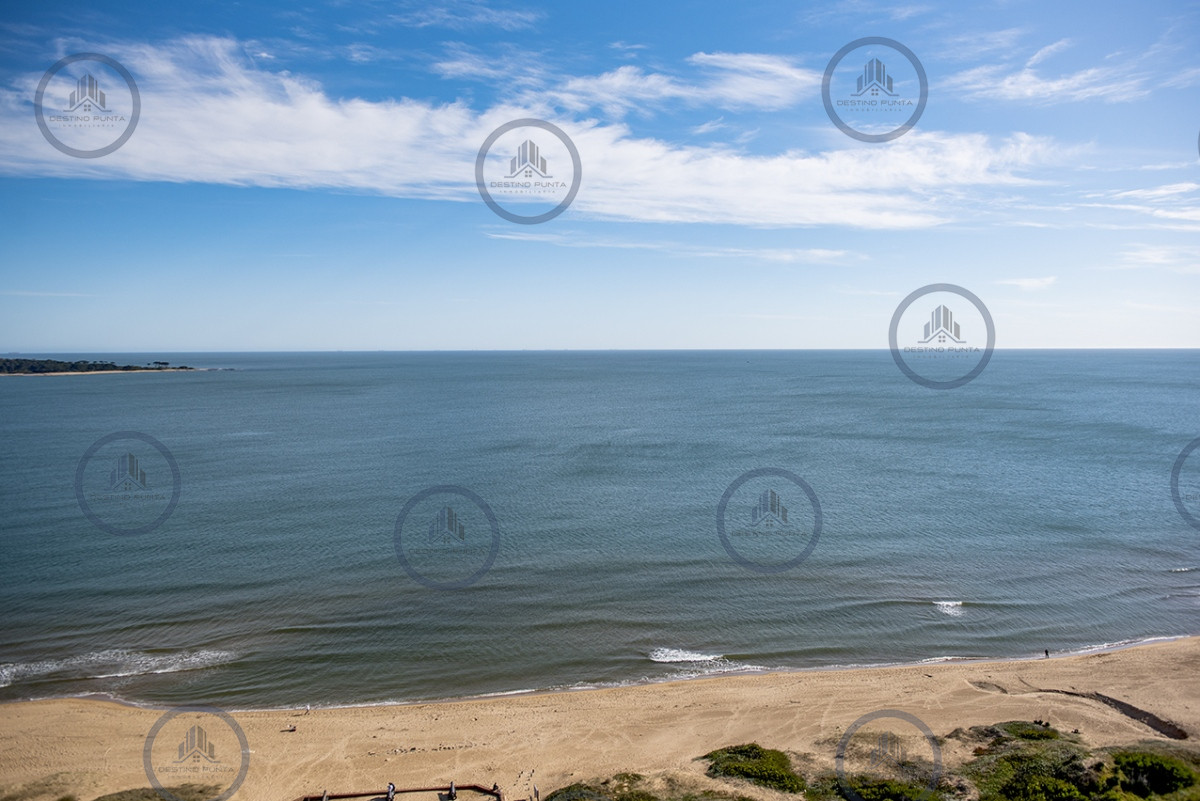 Apartamento ID.2204 - Moderno Apartamento Frente al Mar de 2 Dormitorios en Playa Mansa, Venetian