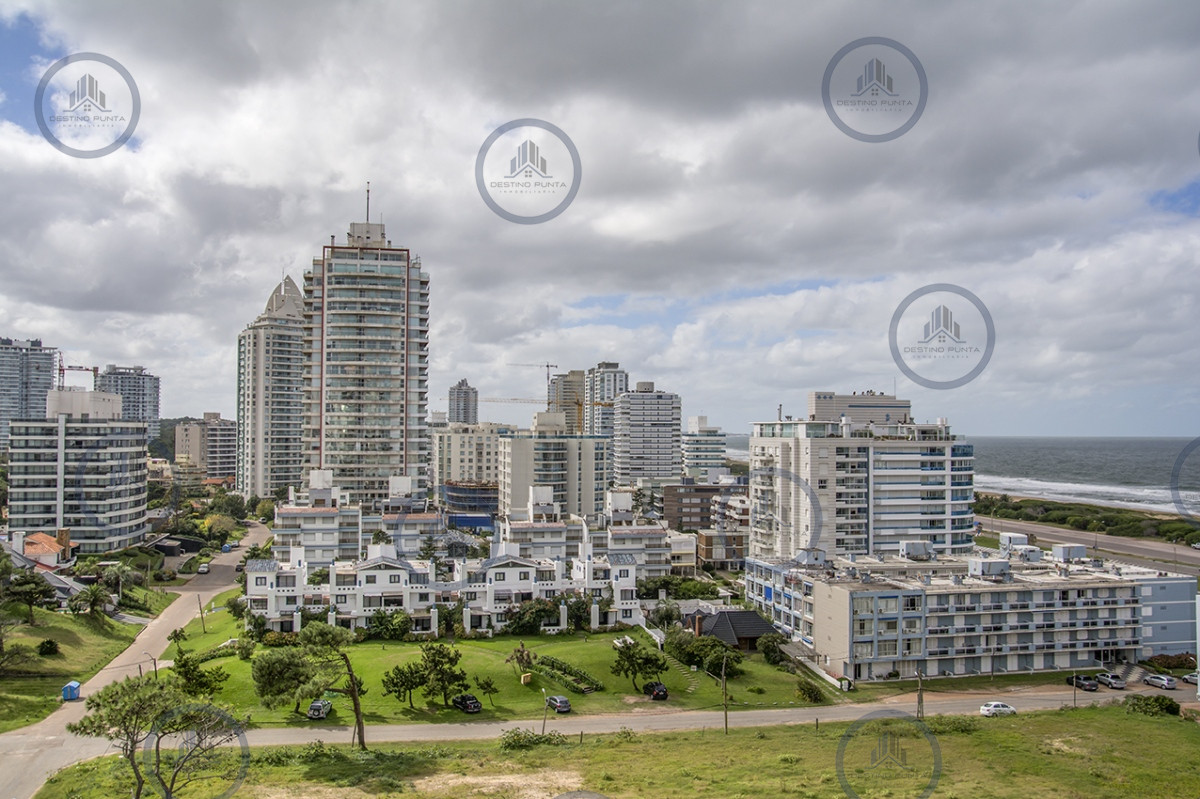 Apartamento ID.3316 - Apartamento de 3 dormitorios + dependencia , en brava , Punta del Este 