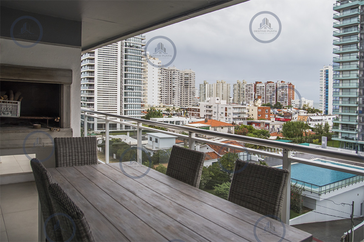 Departamento en venta de 3 dormitorios con parrillero en Playa Brava , Punta del este — fotografía 1