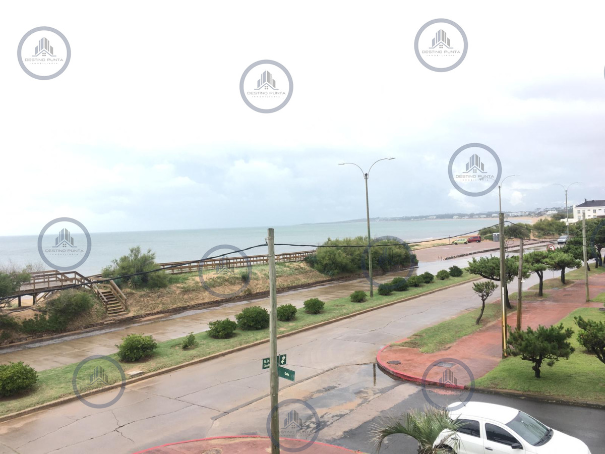 Apartamento ID.1964 - Moderno Apartamento de 2 Dormitorios con Vista al Mar sobre Playa Mansa, Punta del Este