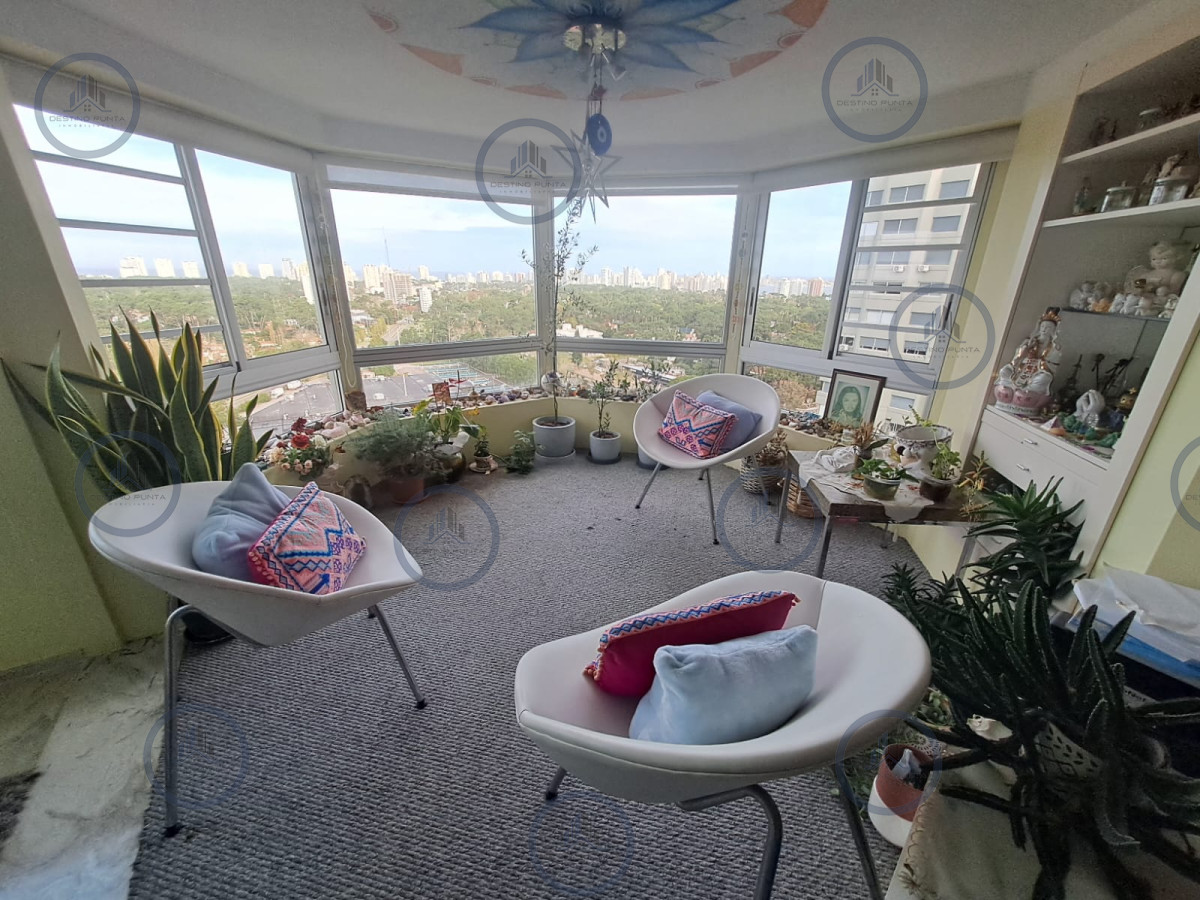 Apartamento ID.2770 - Alquiler Anual en Punta del Este 3 dormitorios y servicio sobre Roosevelt