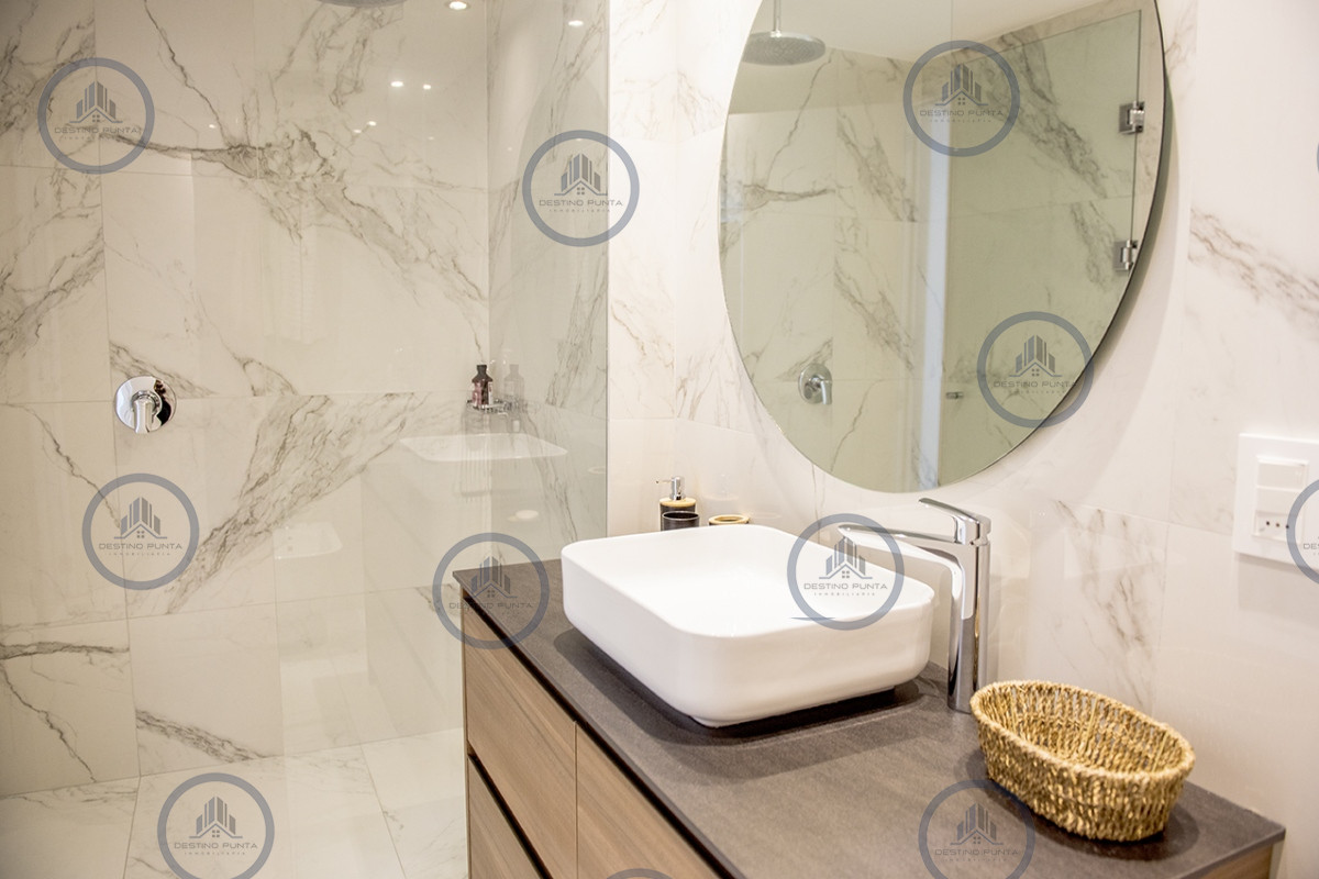 Apartamento ID.2204 - Moderno Apartamento Frente al Mar de 2 Dormitorios en Playa Mansa, Venetian