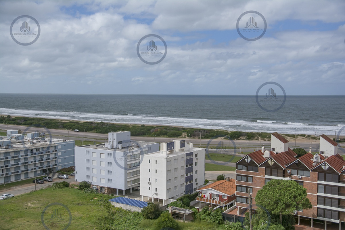 Apartamento ID.3316 - Apartamento de 3 dormitorios + dependencia , en brava , Punta del Este 