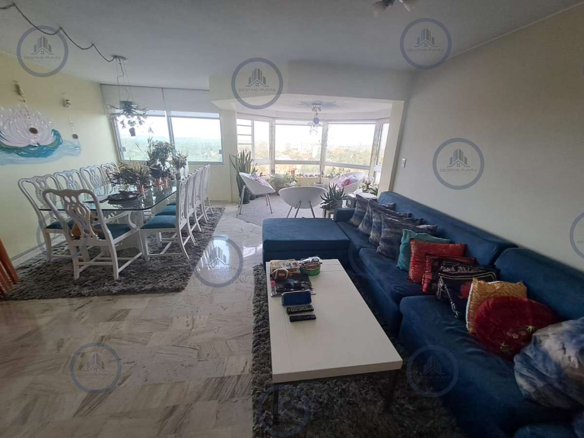 Apartamento ID.2770 - Alquiler Anual en Punta del Este 3 dormitorios y servicio sobre Roosevelt