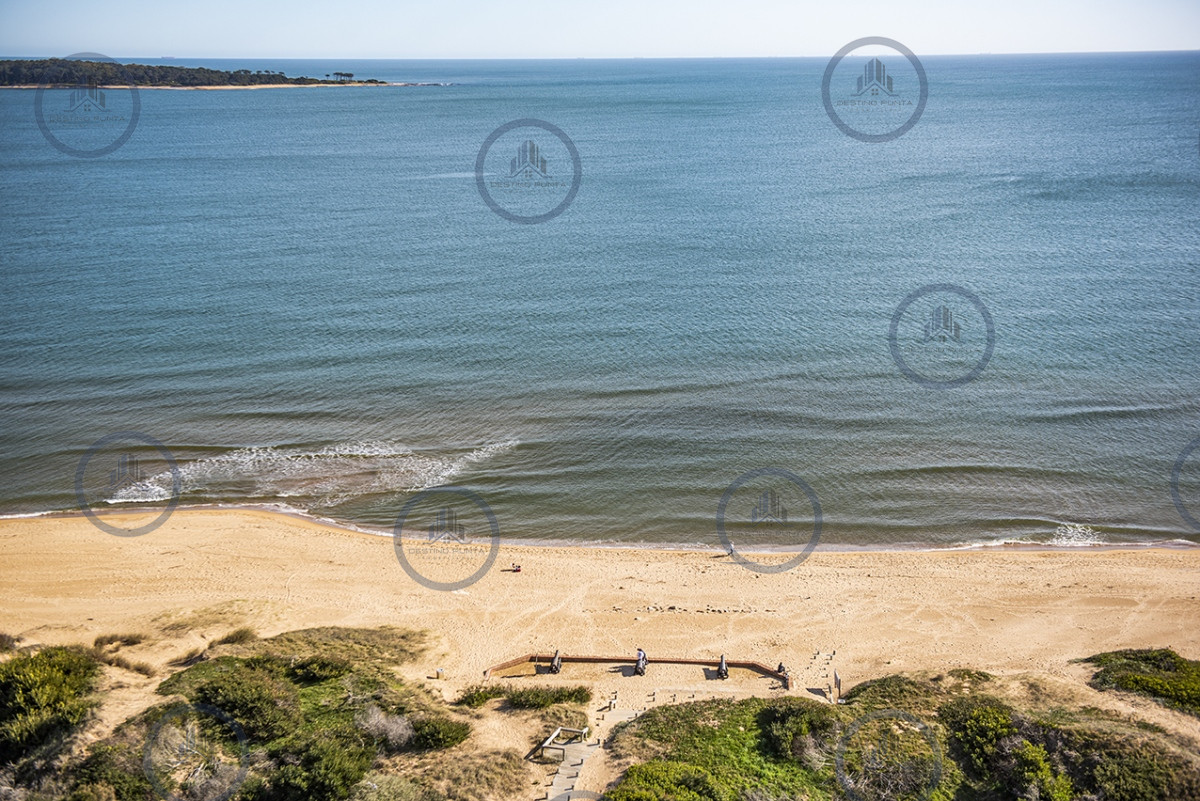 Apartamento ID.2204 - Moderno Apartamento Frente al Mar de 2 Dormitorios en Playa Mansa, Venetian