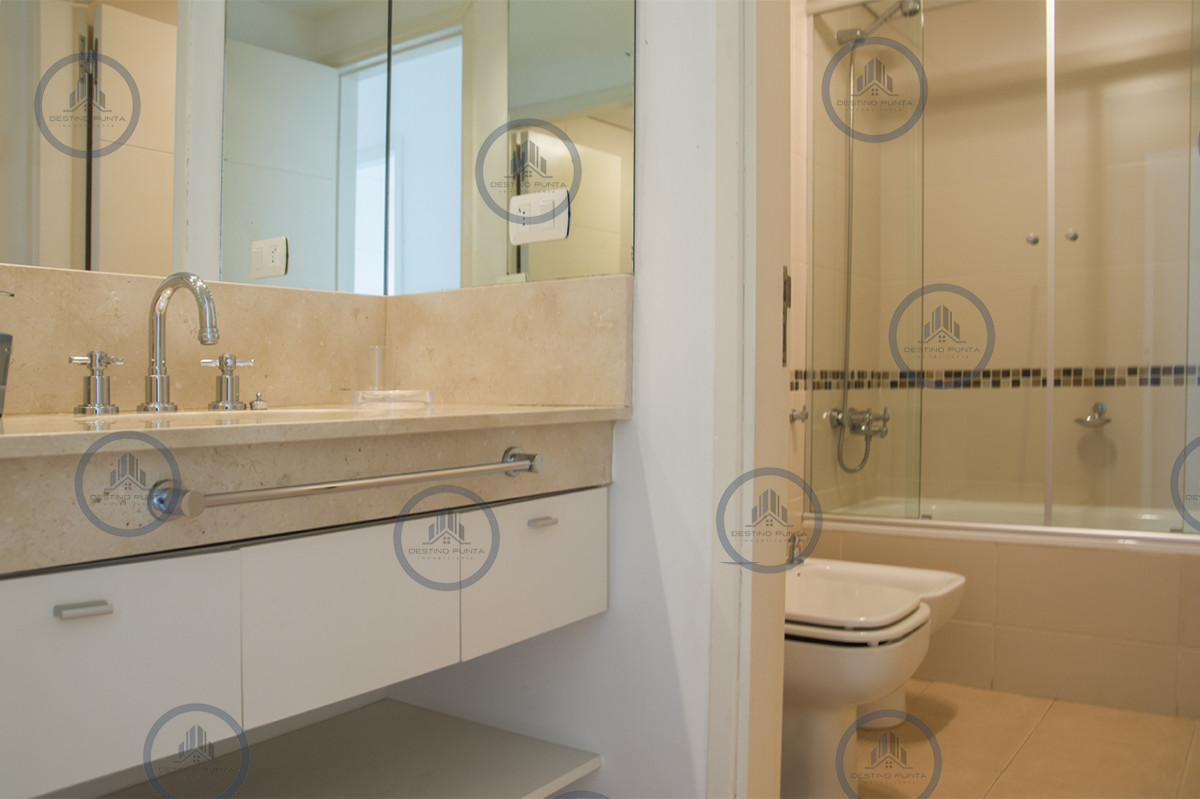 Apartamento ID.3316 - Apartamento de 3 dormitorios + dependencia , en brava , Punta del Este 