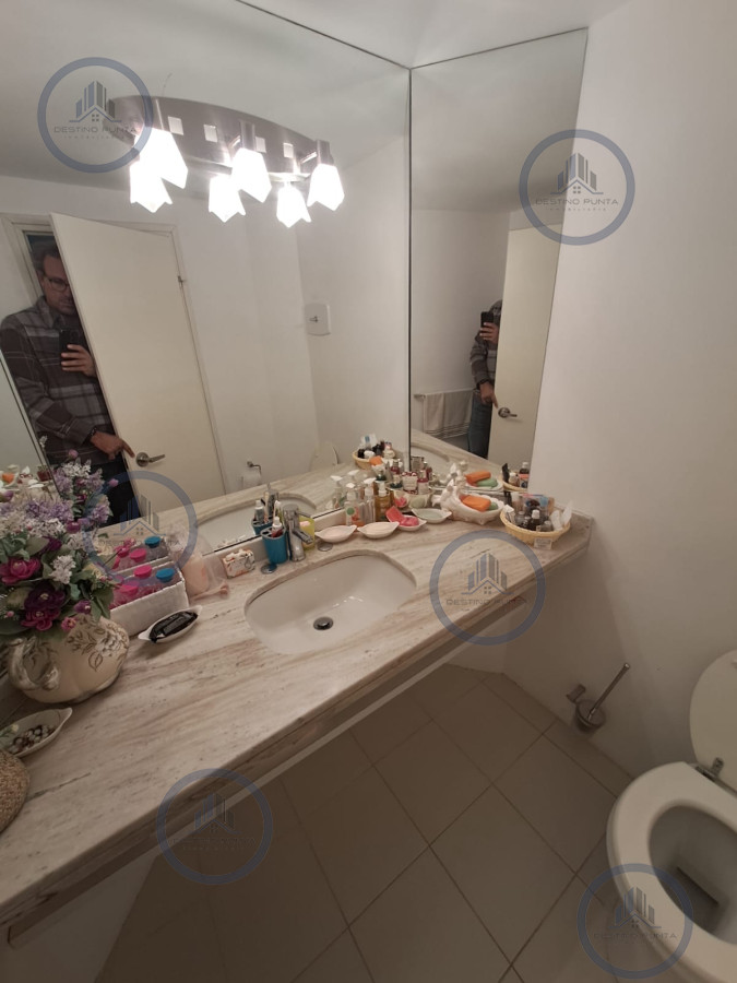 Apartamento ID.2770 - Alquiler Anual en Punta del Este 3 dormitorios y servicio sobre Roosevelt