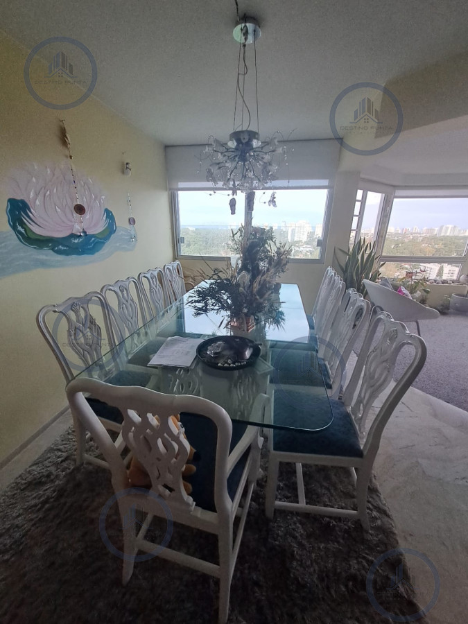 Apartamento ID.2770 - Alquiler Anual en Punta del Este 3 dormitorios y servicio sobre Roosevelt