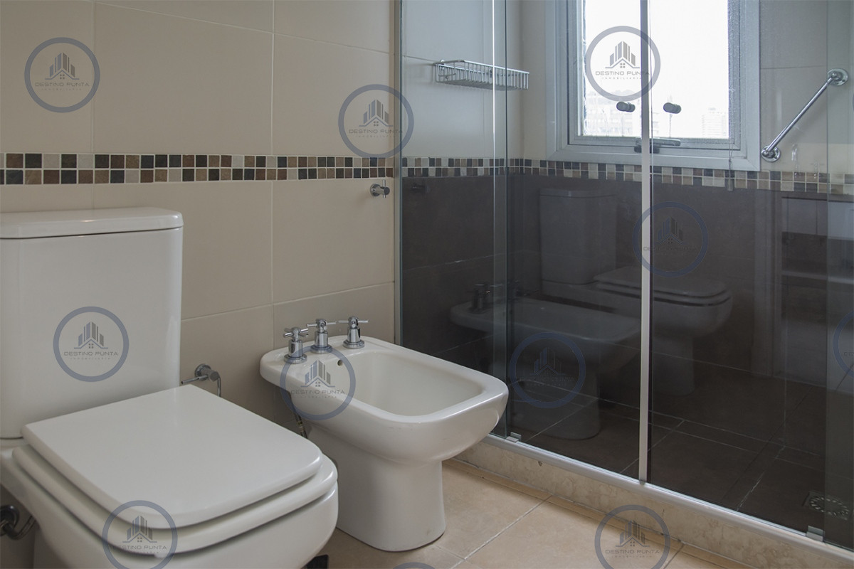 Apartamento ID.3316 - Apartamento de 3 dormitorios + dependencia , en brava , Punta del Este 