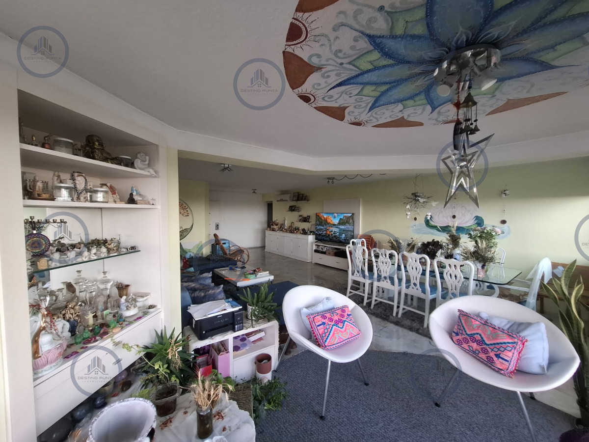 Apartamento ID.2770 - Alquiler Anual en Punta del Este 3 dormitorios y servicio sobre Roosevelt