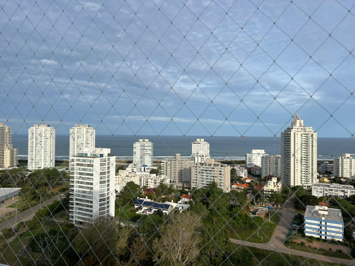Apartamento de dos dormitorios en Roosevelt a pasos de Playa Brava, Punta del Este