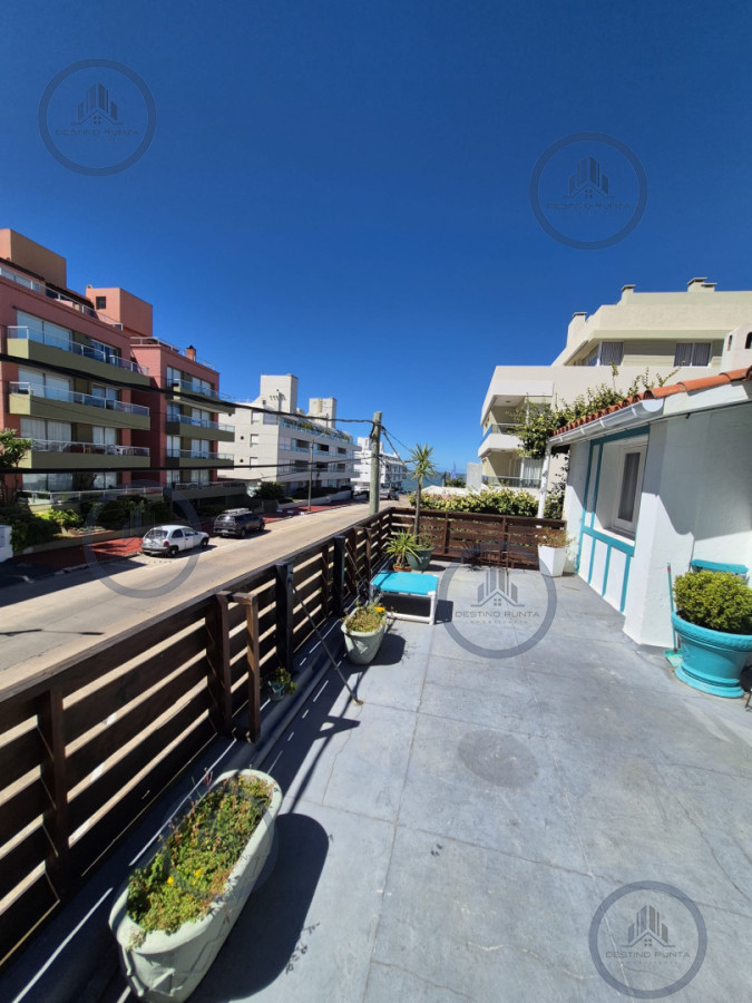 Casa de 2 Dormitorios en Alquiler Anual en Península Punta del Este — fotografía 1