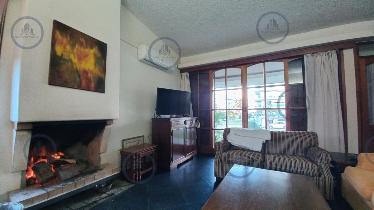 Vende casa de 3 dormitorios (incluye depp), en Parada 4 de Playa Mansa, Punta del Este — fotografía 2