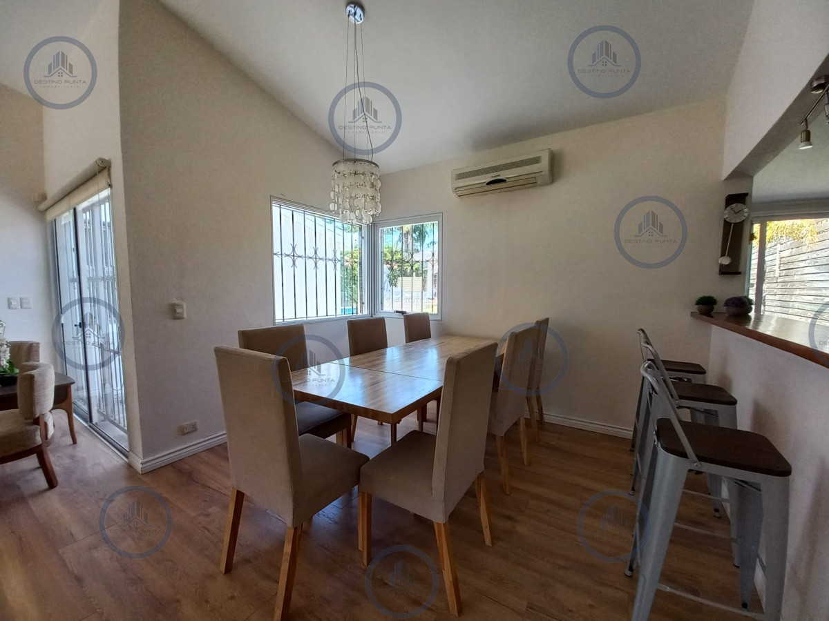 En Venta, Casa de 3 Dormitorios reciclada, Con piscina climatizada Punta del Este — fotografía 3