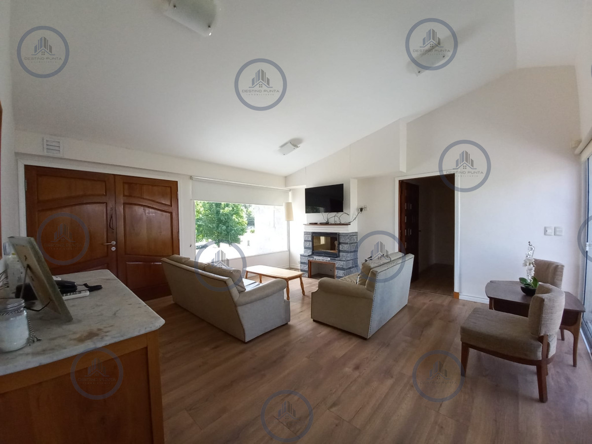 En Venta, Casa de 3 Dormitorios reciclada, Con piscina climatizada Punta del Este — fotografía 2