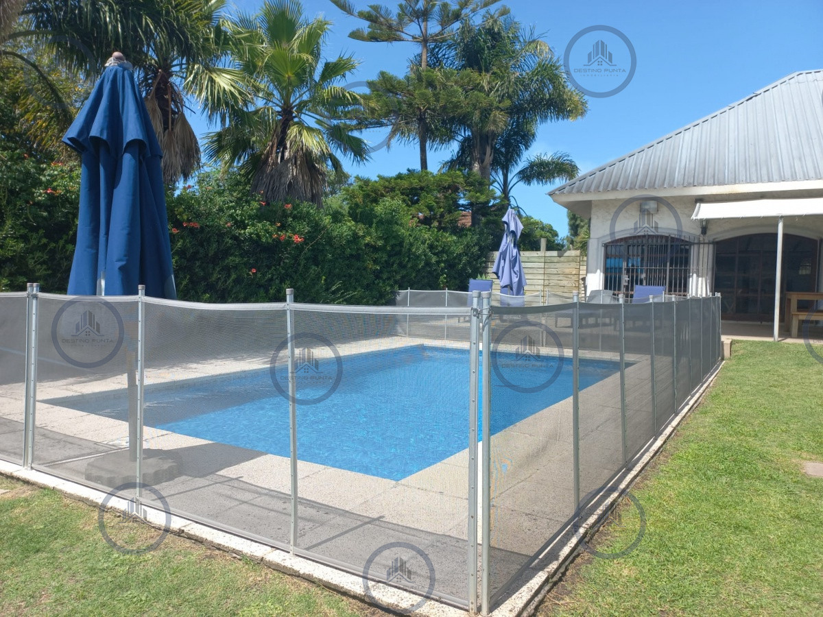 En Venta, Casa de 3 Dormitorios reciclada, Con piscina climatizada Punta del Este — fotografía 1