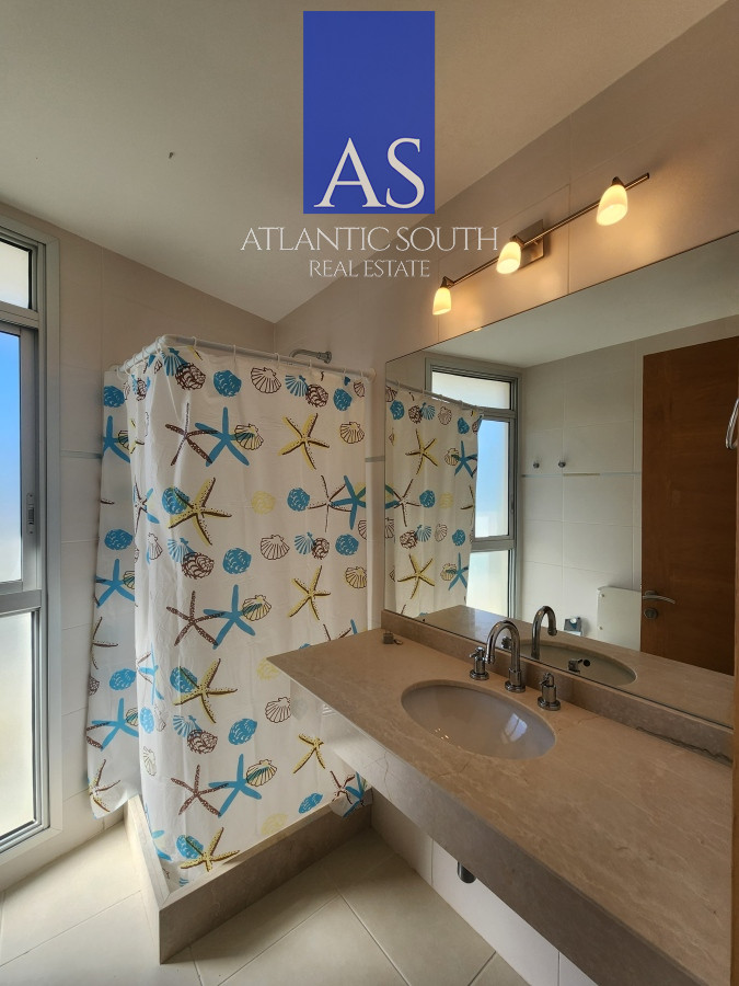 Apartamento ID.3981 - Vende apartamento de 3 dormitorios en Mansa- Punta del Este, con excelente vista.