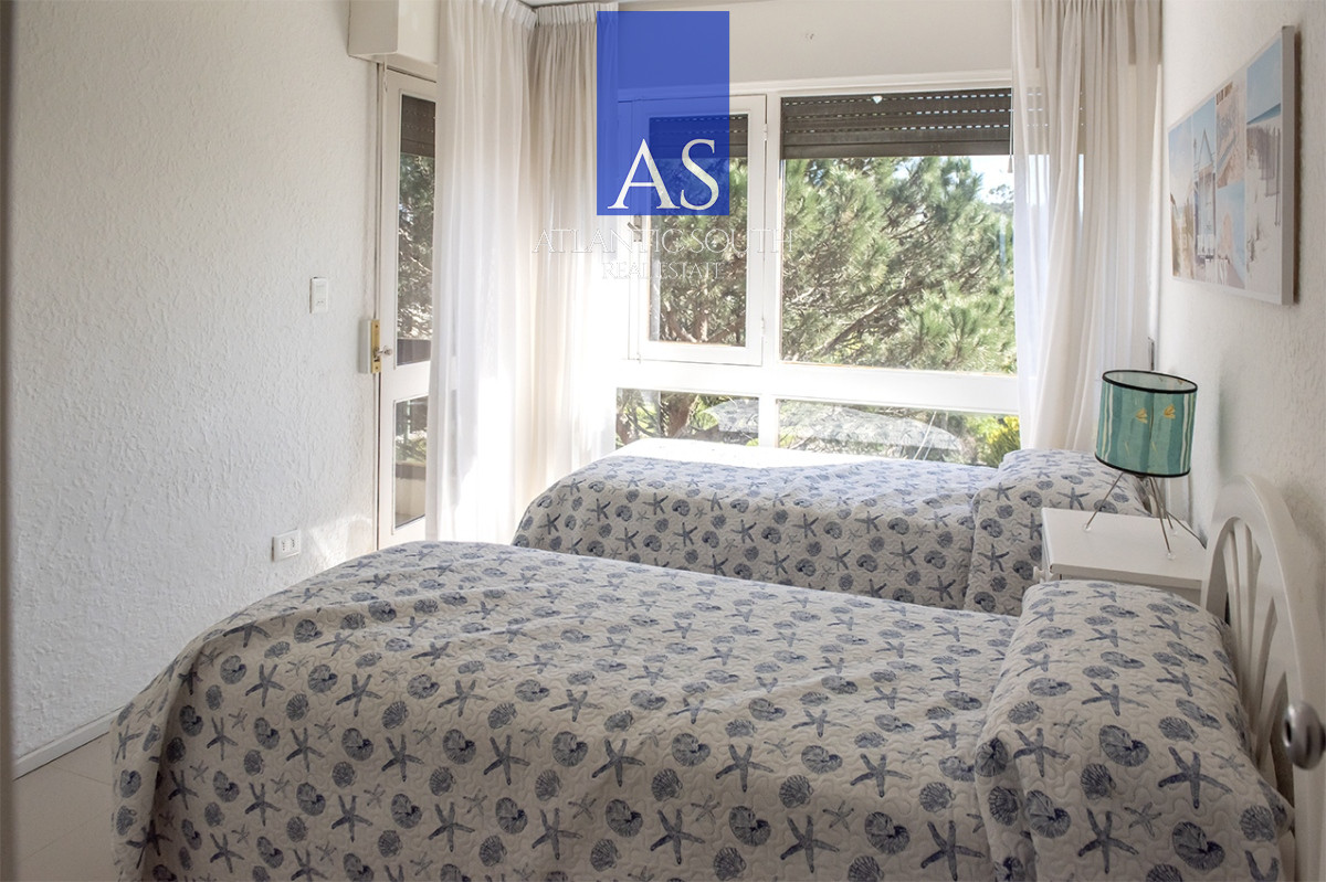Apartamento ID.4656 - Apartamento en Venta de 2 dormitorios vista al mar en Punta del este 