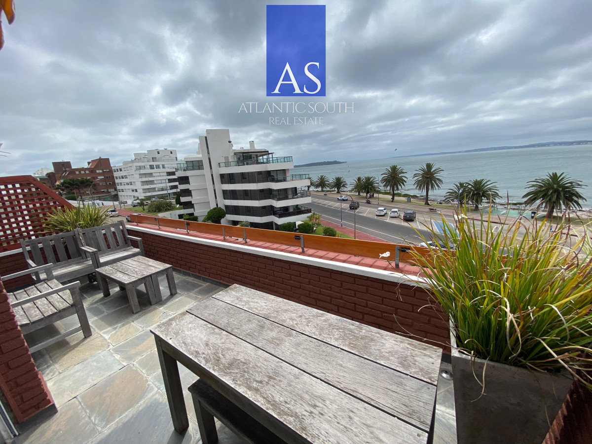 Apartamento ID.4495 - Vende apartamento con vista al mar de 3 dormitorios, Punta del Este