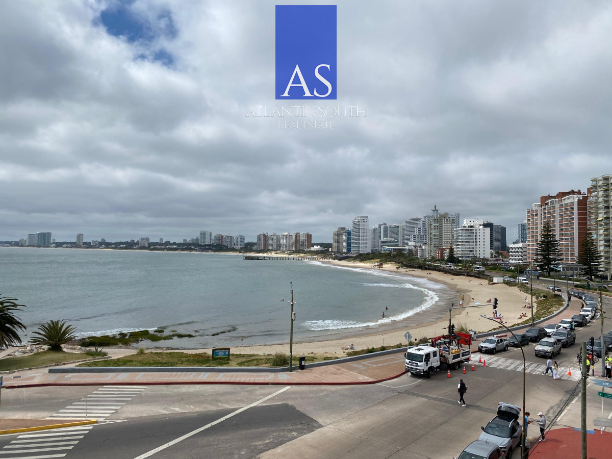 Apartamento ID.4495 - Vende apartamento con vista al mar de 3 dormitorios, Punta del Este