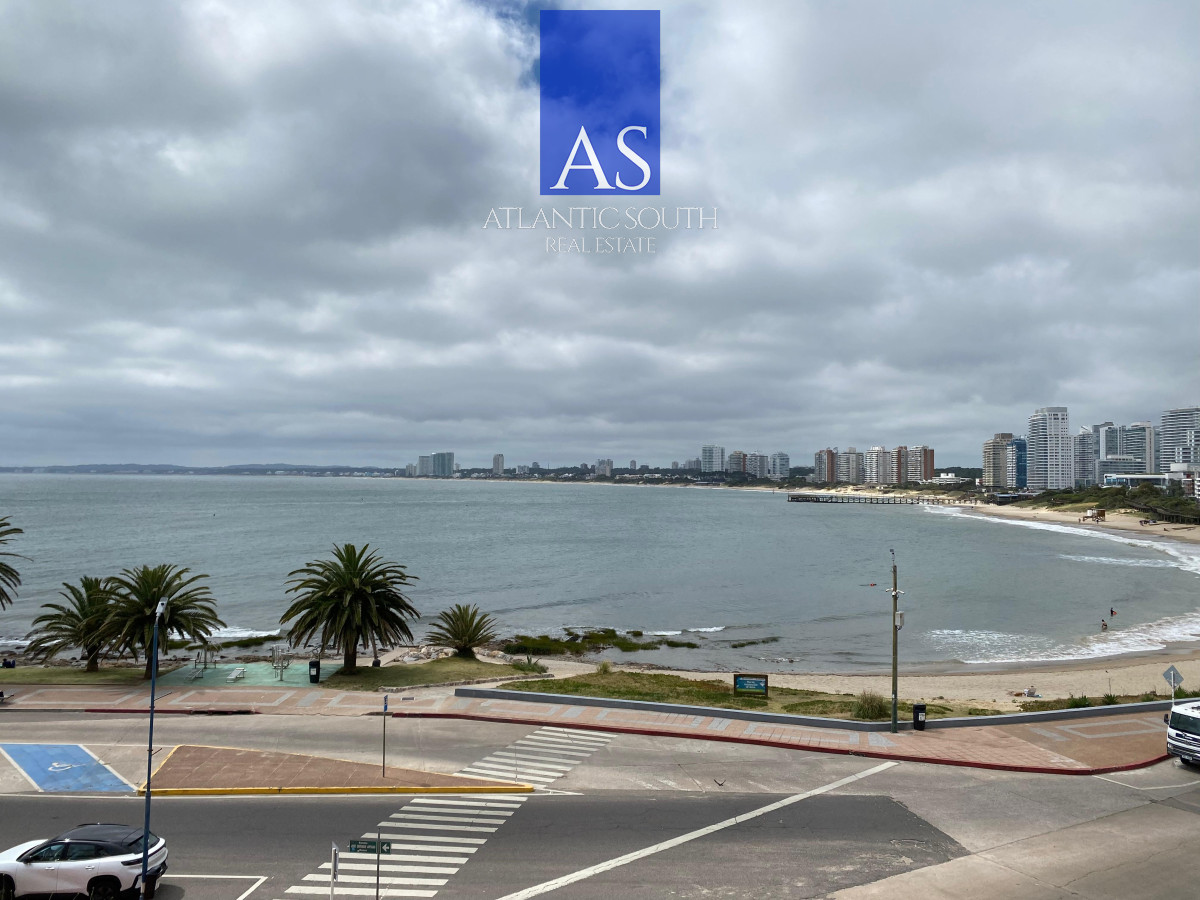 Apartamento ID.4495 - Vende apartamento con vista al mar de 3 dormitorios, Punta del Este