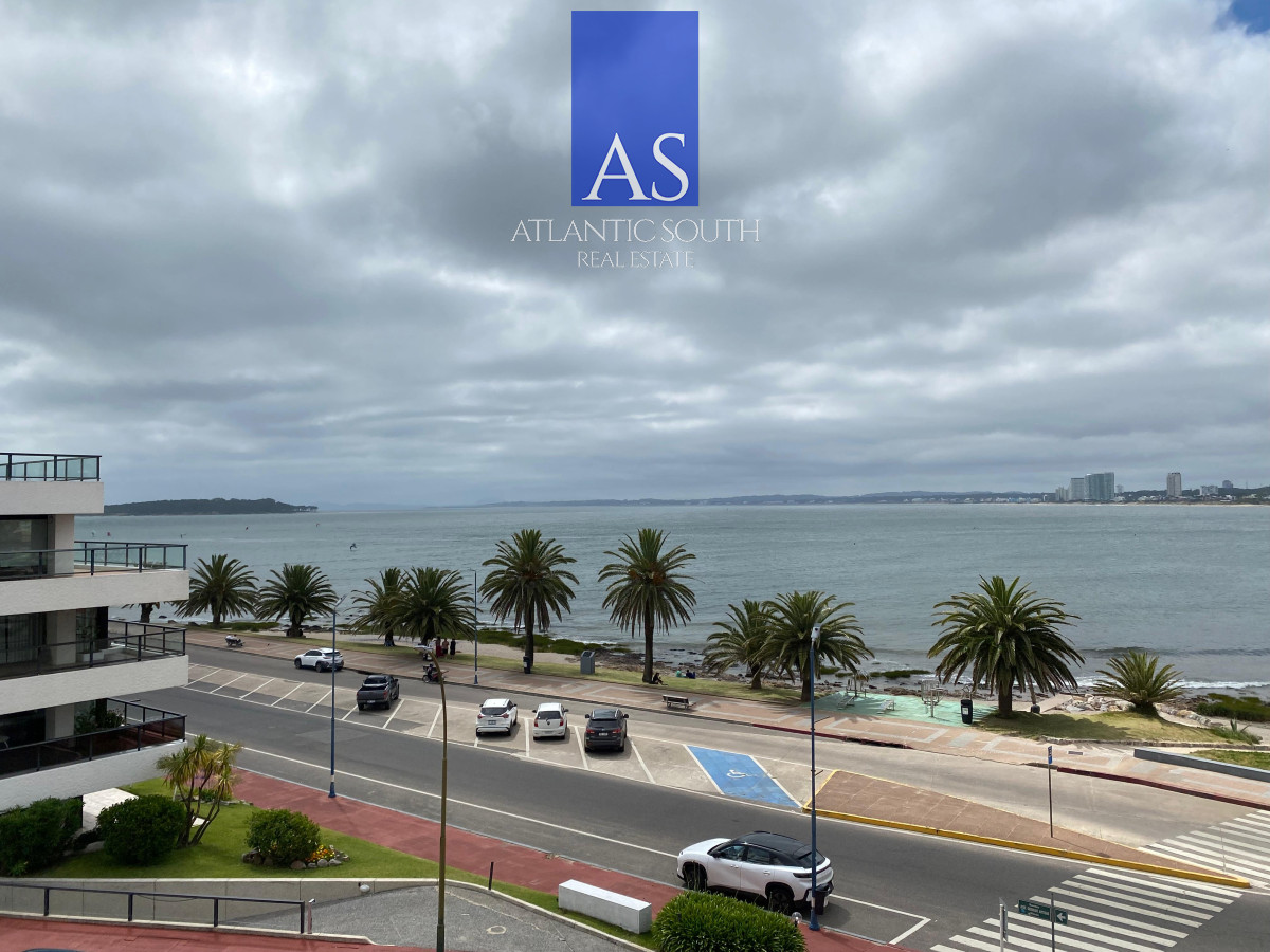 Apartamento ID.4495 - Vende apartamento con vista al mar de 3 dormitorios, Punta del Este