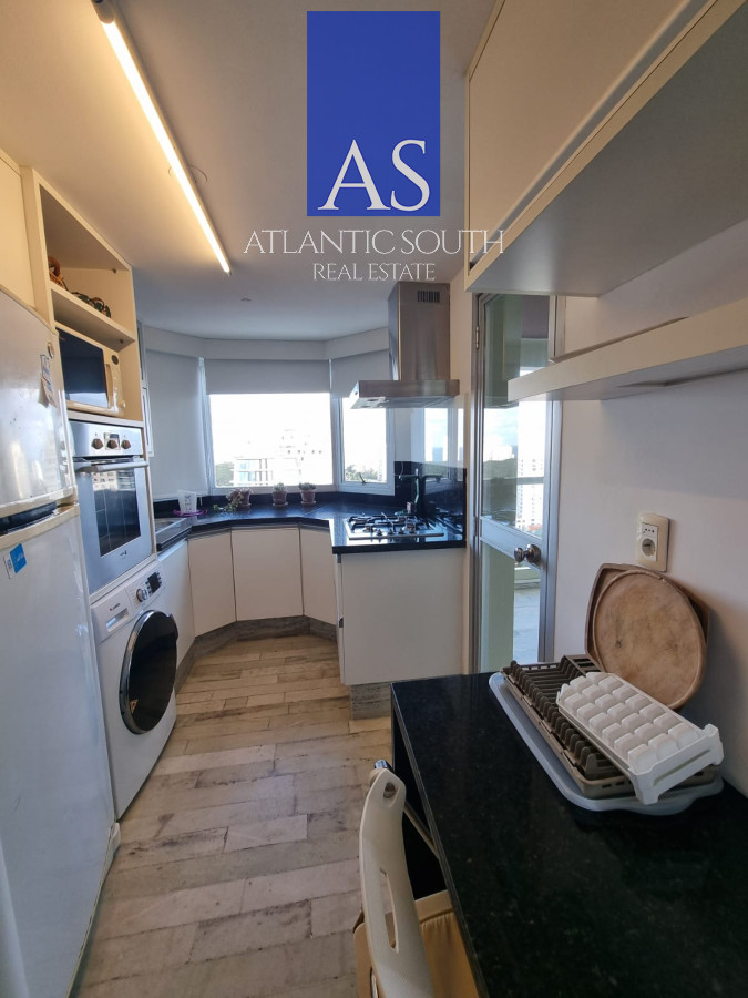 Apartamento ID.4166 - Apartamento 3 dormitorios vista espectacular parcial al mar frente a Punta Shopping garage Punta del Este