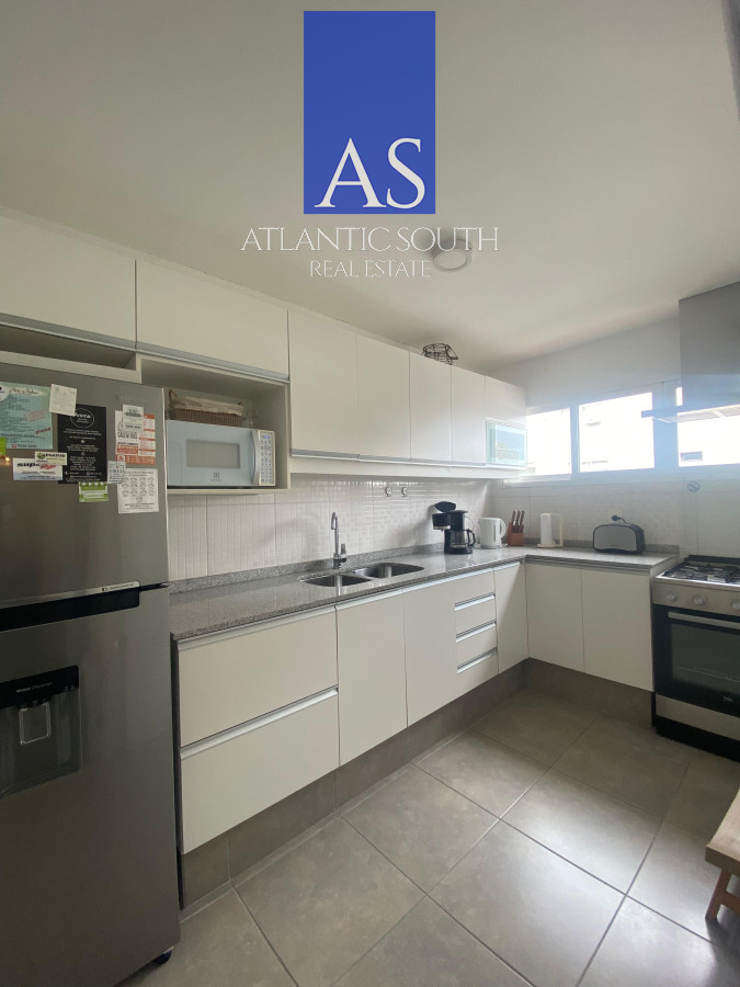 Apartamento ID.4495 - Vende apartamento con vista al mar de 3 dormitorios, Punta del Este