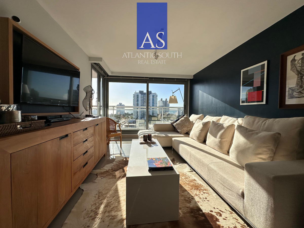 Apartamento ID.4055 - Vende departamento de 2 dormitorios finamente decorado en Torre Onix, Punta del Este
