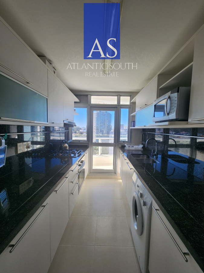 Apartamento ID.3981 - Vende apartamento de 3 dormitorios en Mansa- Punta del Este, con excelente vista.