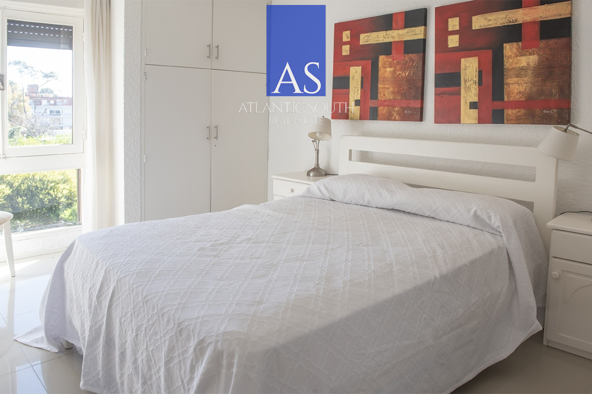 Apartamento ID.4656 - Apartamento en Venta de 2 dormitorios vista al mar en Punta del este 