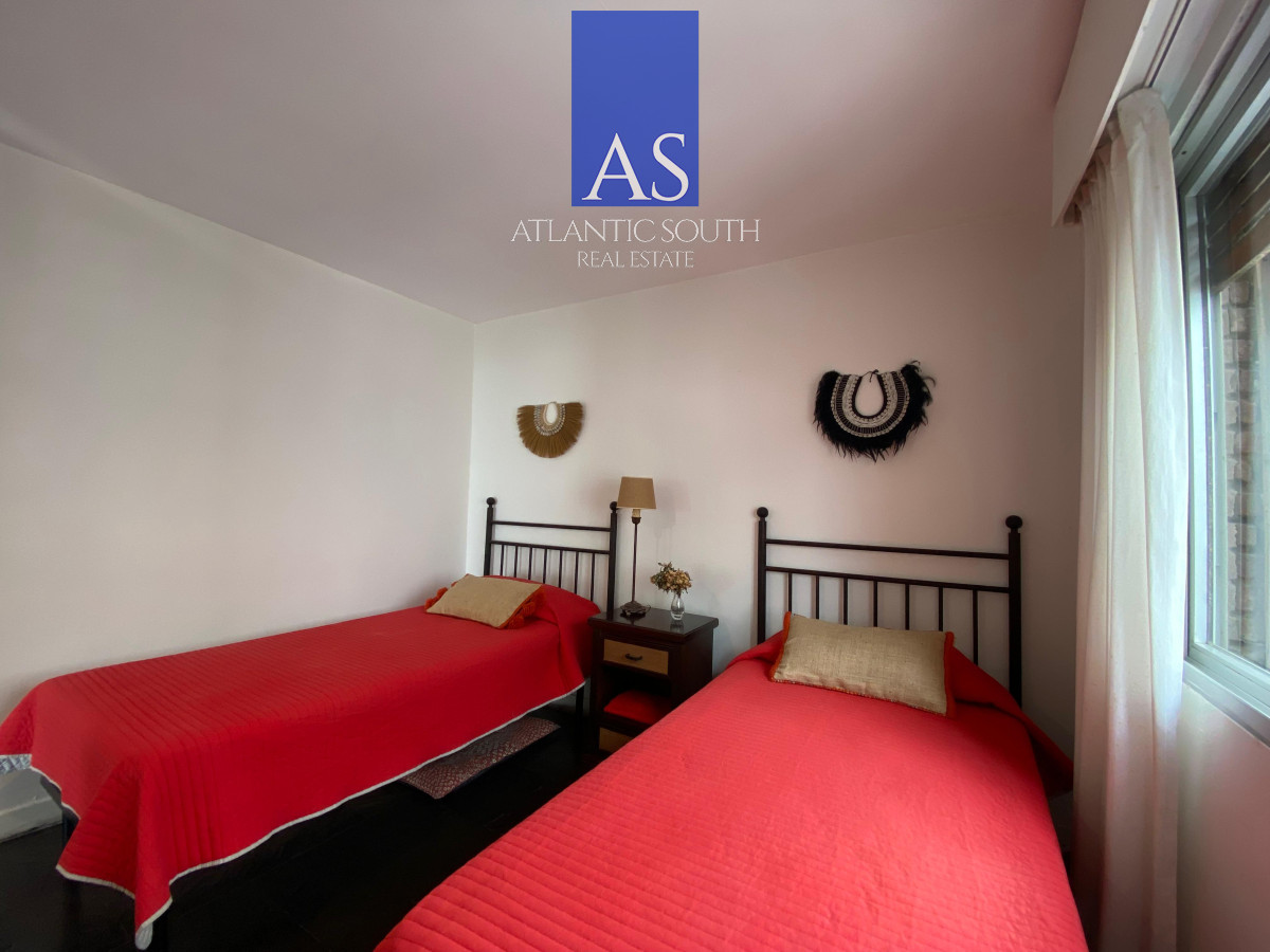 Apartamento ID.4495 - Vende apartamento con vista al mar de 3 dormitorios, Punta del Este