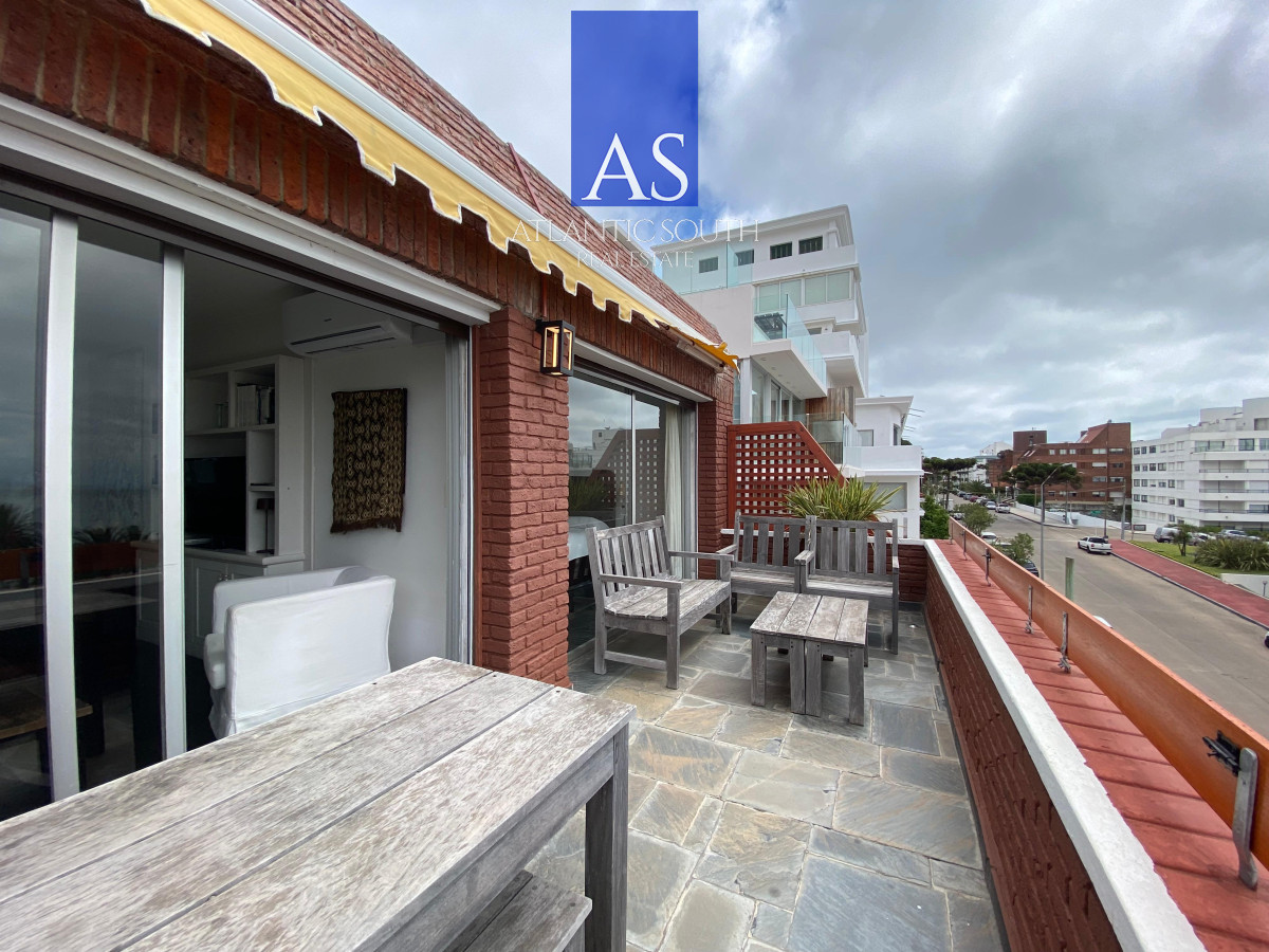 Apartamento ID.4495 - Vende apartamento con vista al mar de 3 dormitorios, Punta del Este