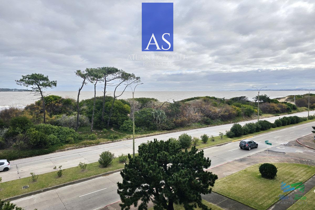 Apartamento ID.4825 - Apartamento 3 dormitorios primera línea frente al mar en Punta del Este primera línea Mansa