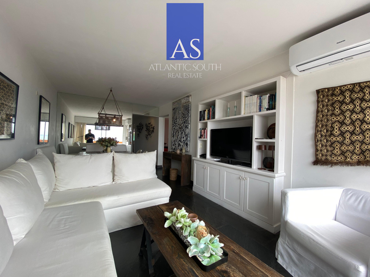 Apartamento ID.4495 - Vende apartamento con vista al mar de 3 dormitorios, Punta del Este