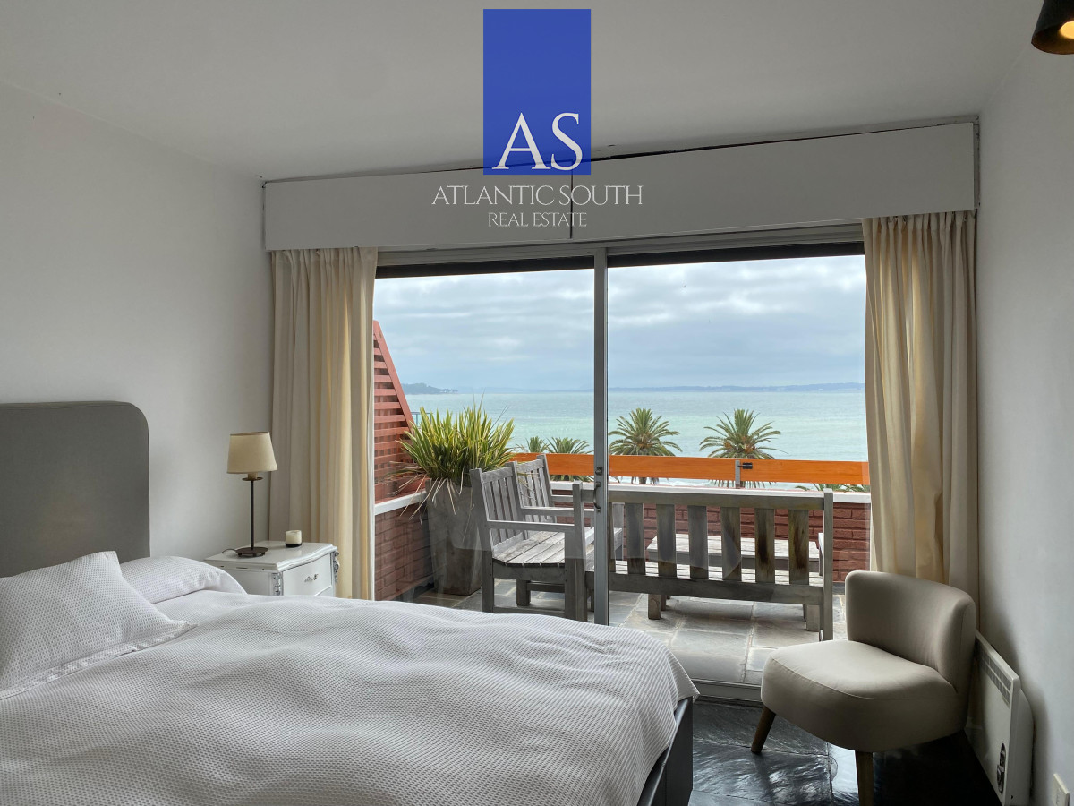 Apartamento ID.4495 - Vende apartamento con vista al mar de 3 dormitorios, Punta del Este