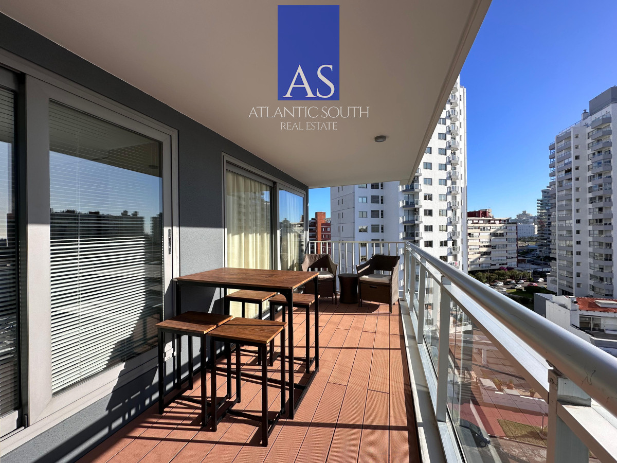 Apartamento ID.4055 - Vende departamento de 2 dormitorios finamente decorado en Torre Onix, Punta del Este
