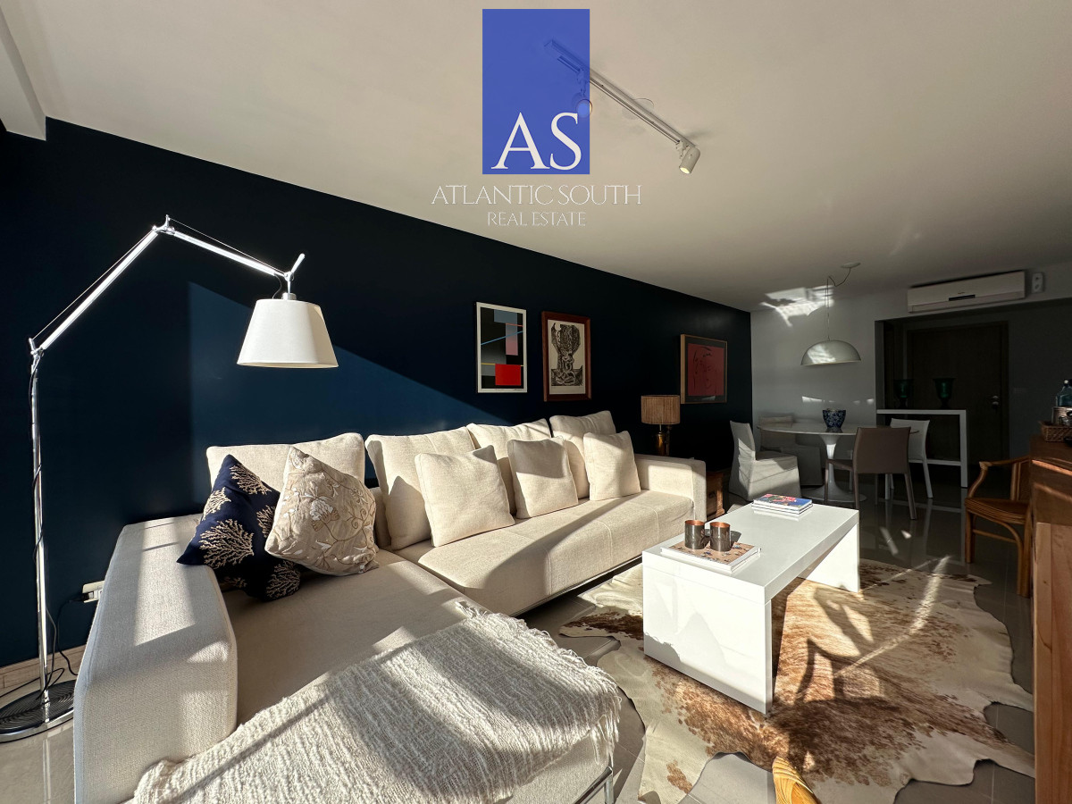 Apartamento ID.4055 - Vende departamento de 2 dormitorios finamente decorado en Torre Onix, Punta del Este
