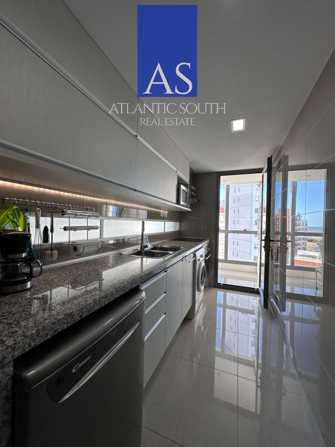 Apartamento ID.4055 - Vende departamento de 2 dormitorios finamente decorado en Torre Onix, Punta del Este