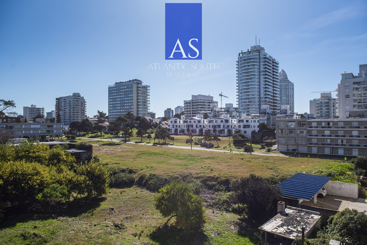 Apartamento ID.4656 - Apartamento en Venta de 2 dormitorios vista al mar en Punta del este 