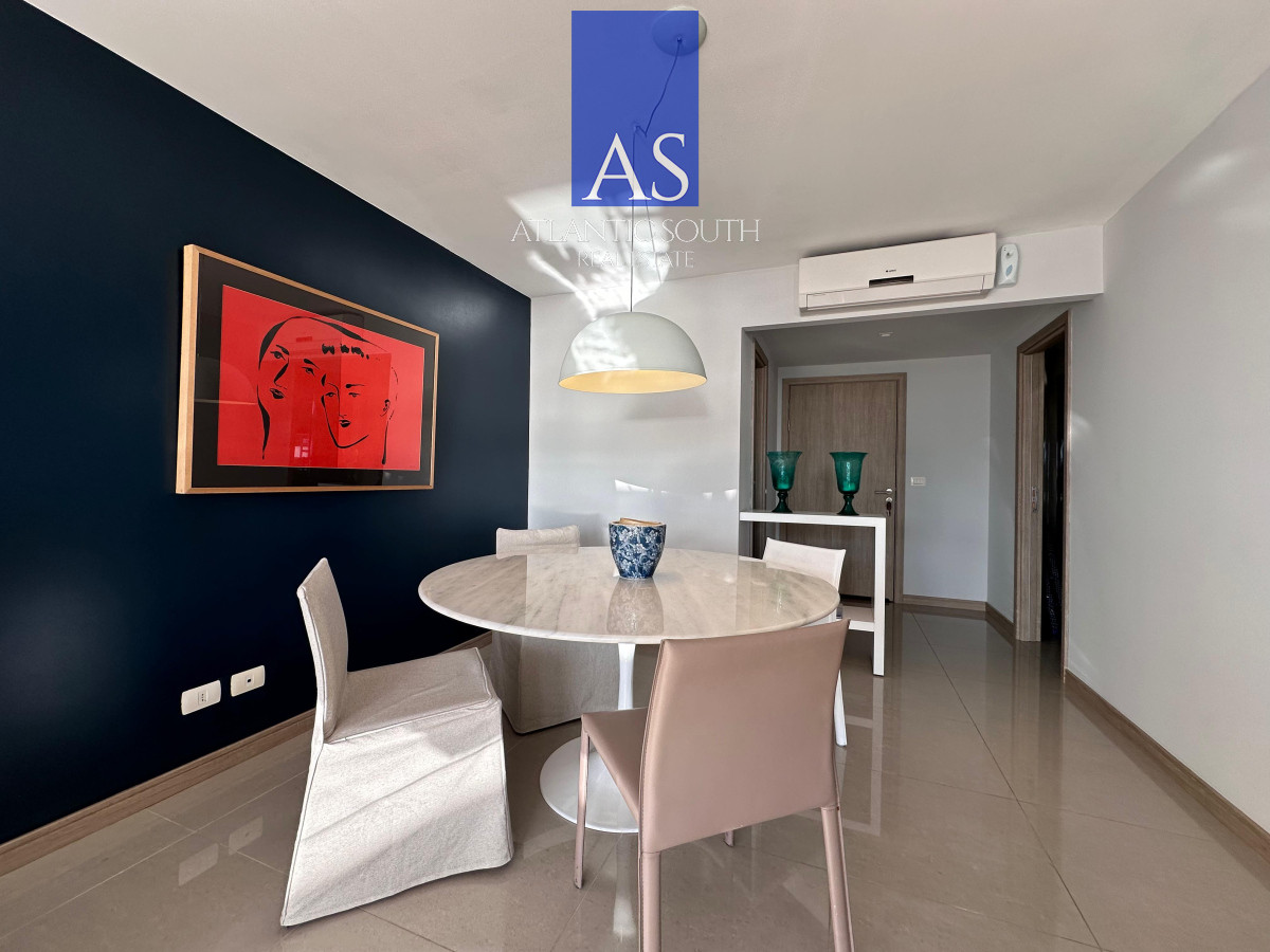 Apartamento ID.4055 - Vende departamento de 2 dormitorios finamente decorado en Torre Onix, Punta del Este