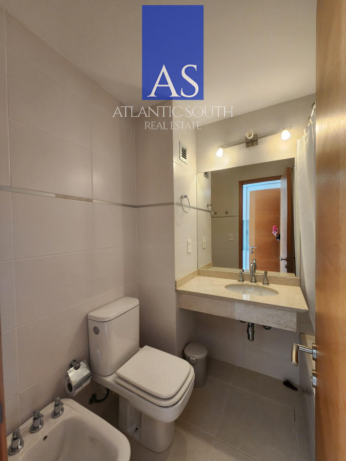 Apartamento ID.3981 - Vende apartamento de 3 dormitorios en Mansa- Punta del Este, con excelente vista.