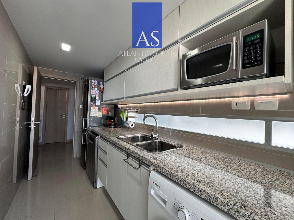 Apartamento ID.4055 - Vende departamento de 2 dormitorios finamente decorado en Torre Onix, Punta del Este