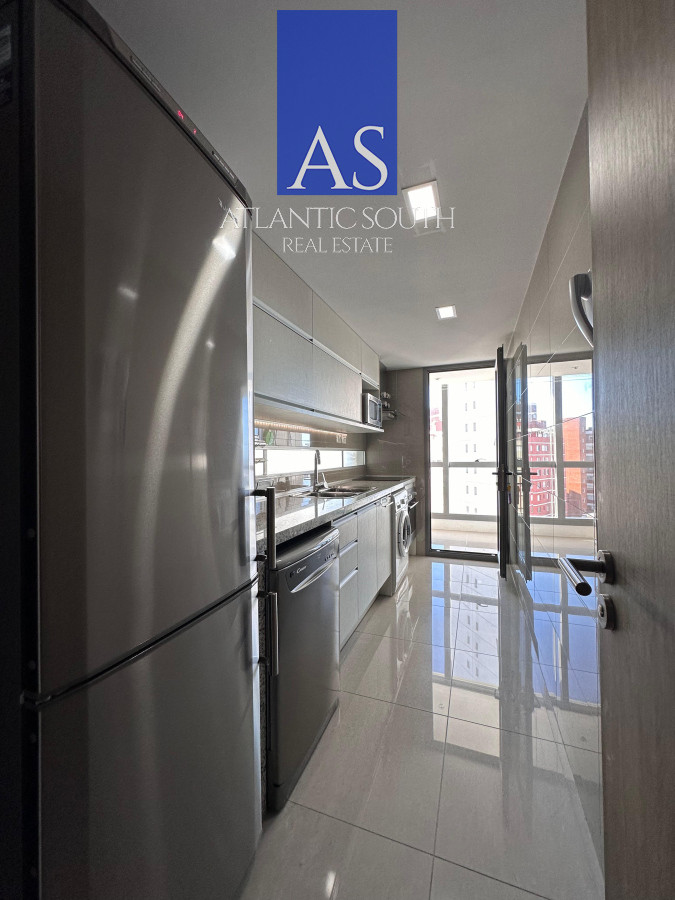 Apartamento ID.4055 - Vende departamento de 2 dormitorios finamente decorado en Torre Onix, Punta del Este