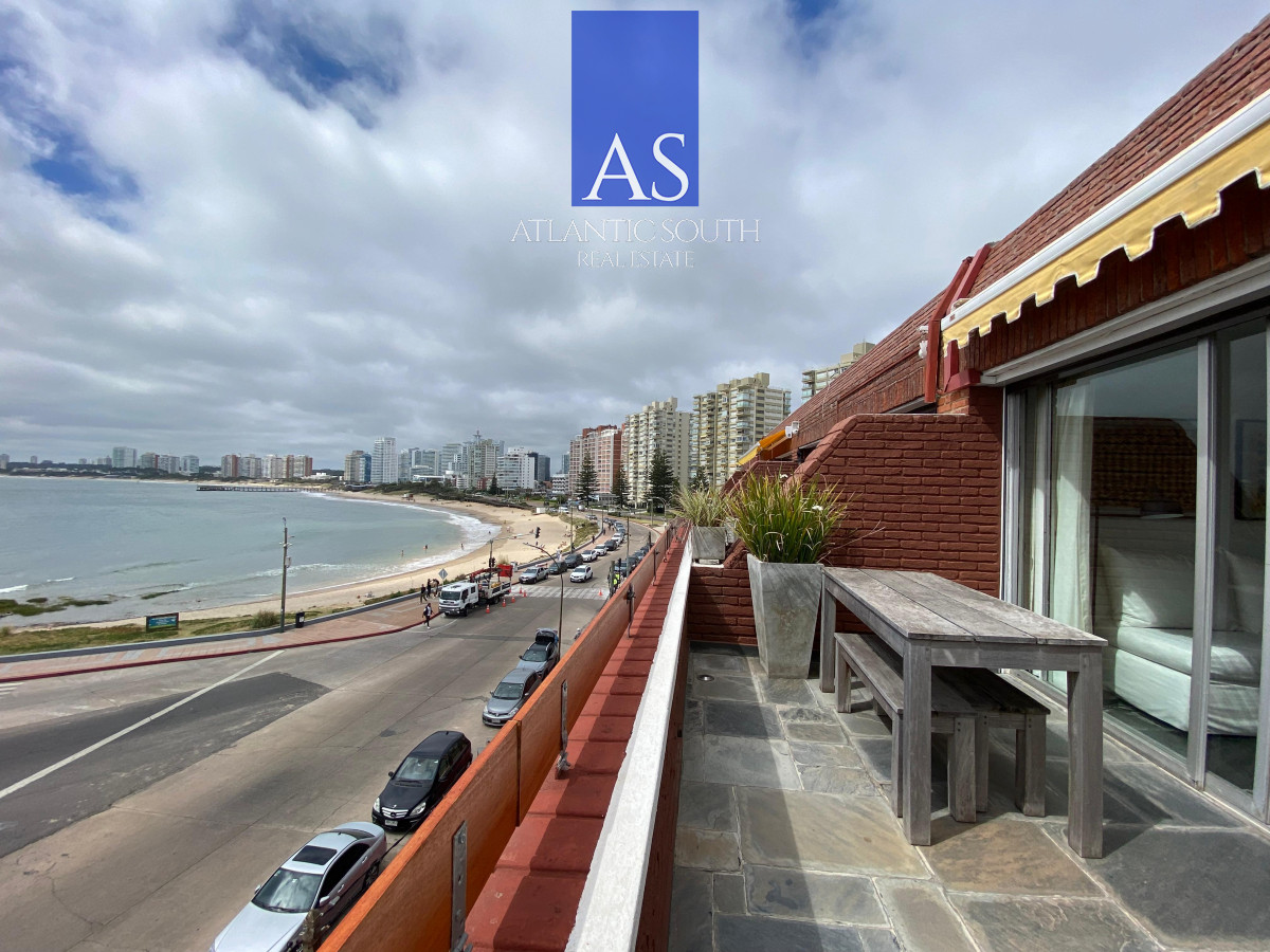 Apartamento ID.4495 - Vende apartamento con vista al mar de 3 dormitorios, Punta del Este
