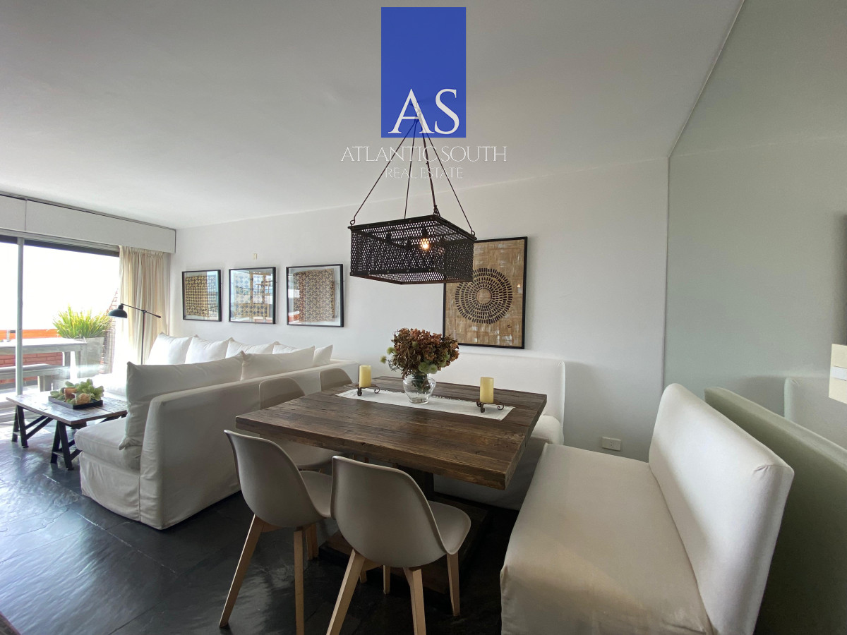 Apartamento ID.4495 - Vende apartamento con vista al mar de 3 dormitorios, Punta del Este