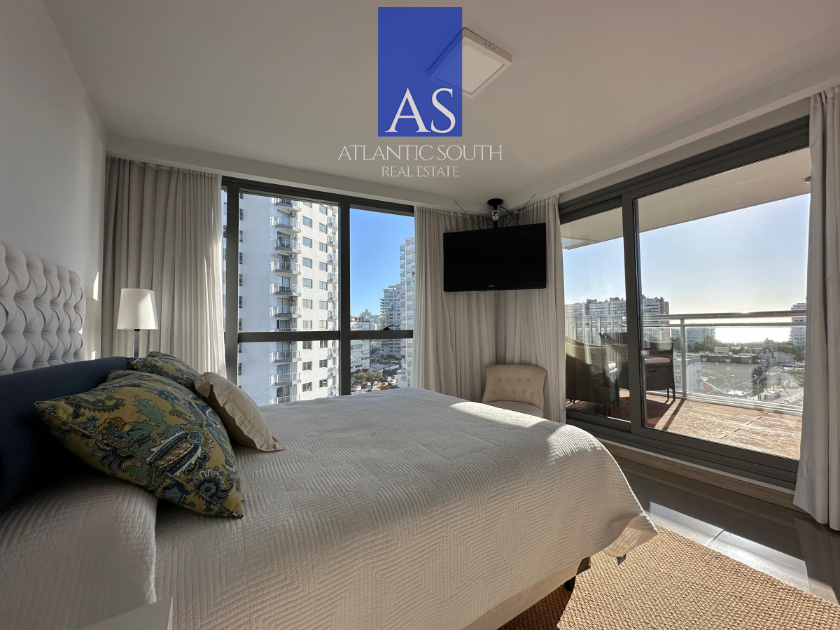 Apartamento ID.4055 - Vende departamento de 2 dormitorios finamente decorado en Torre Onix, Punta del Este