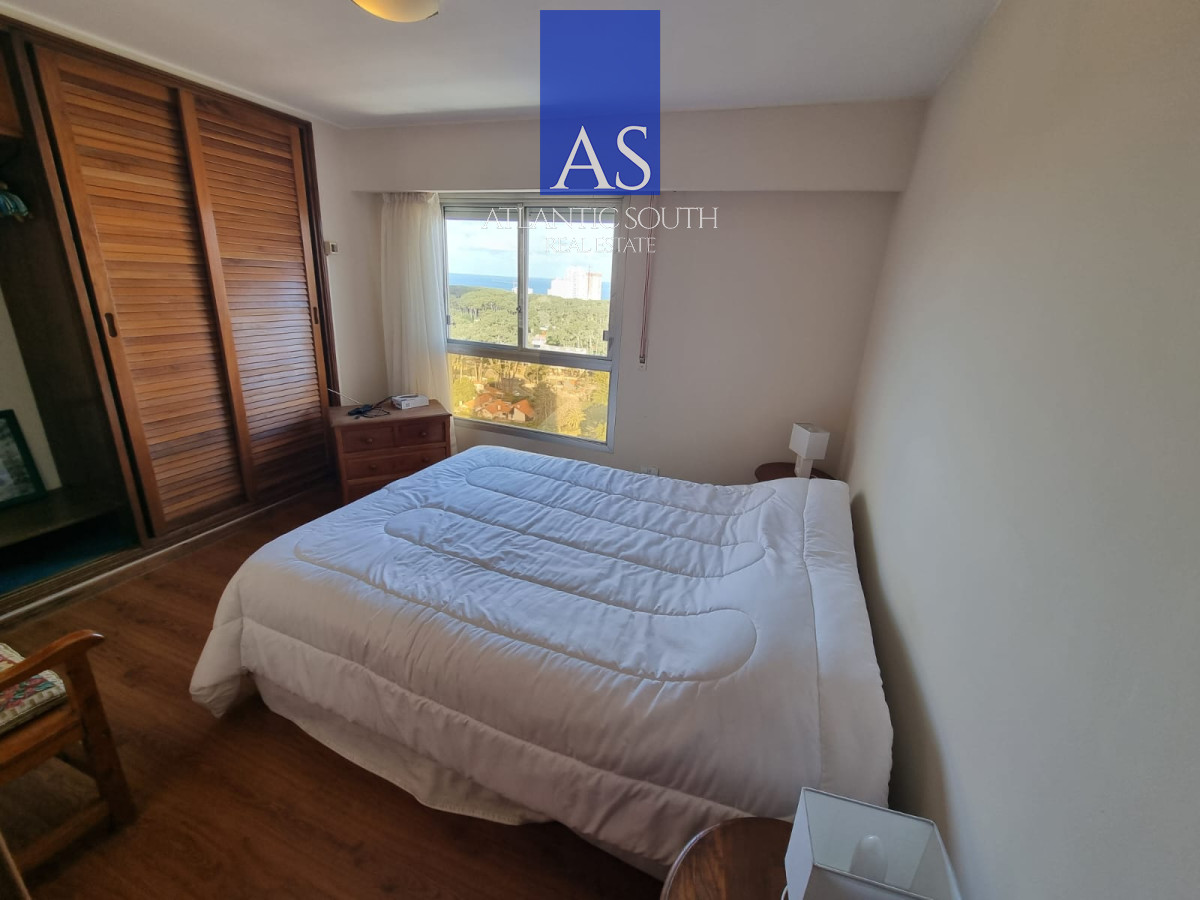 Apartamento ID.4166 - Apartamento 3 dormitorios vista espectacular parcial al mar frente a Punta Shopping garage Punta del Este