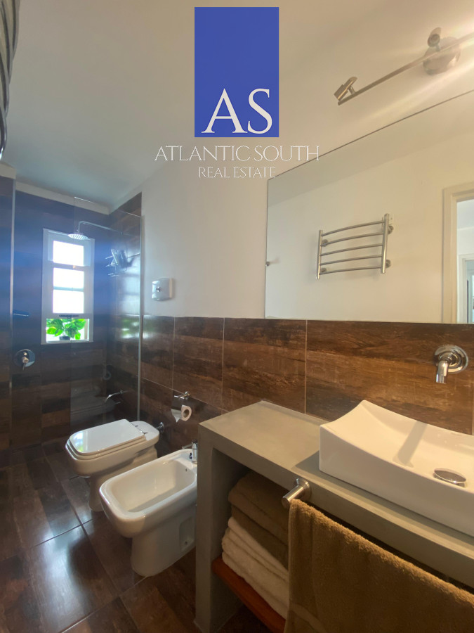 Apartamento ID.4495 - Vende apartamento con vista al mar de 3 dormitorios, Punta del Este